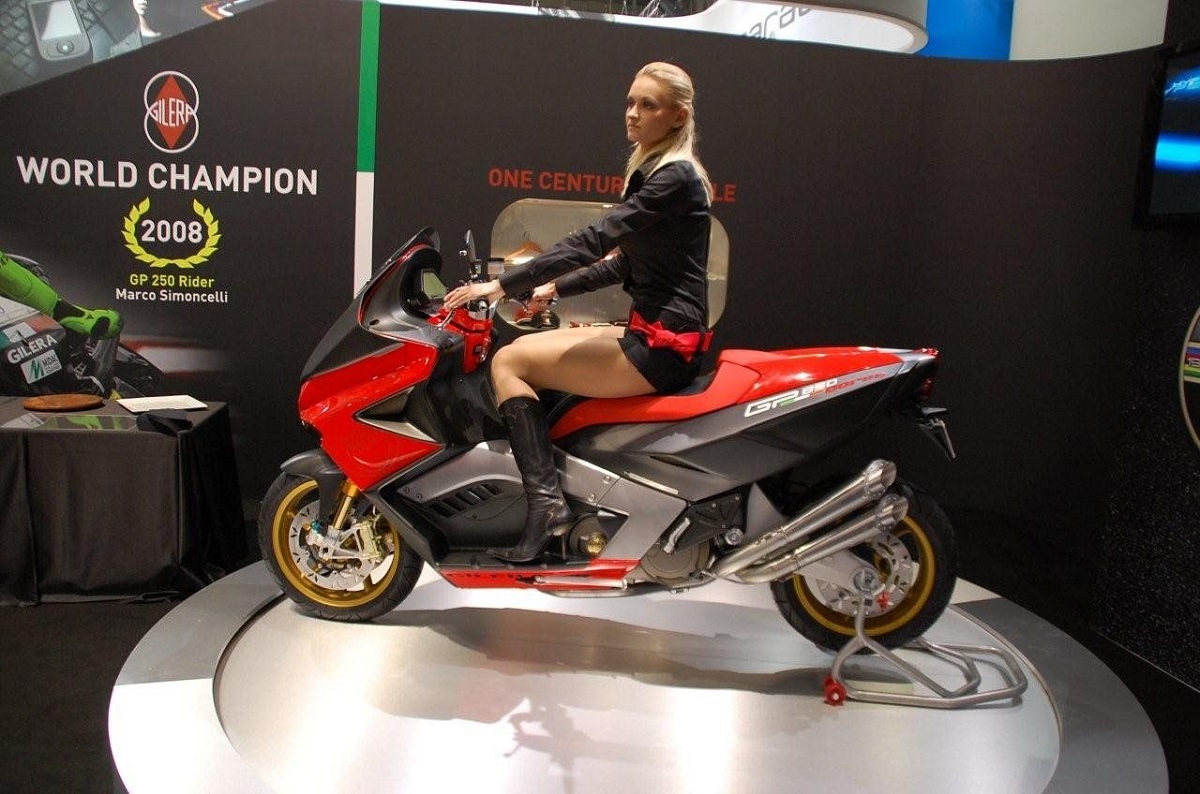 Gilera GP800 3