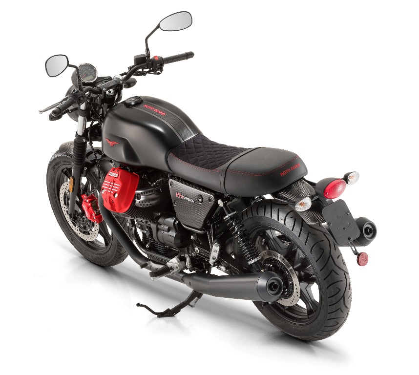 02 Moto Guzzi V7 III Carbon