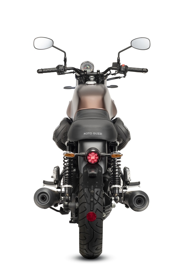 02 Moto Guzzi V7 III Stone Night Pack