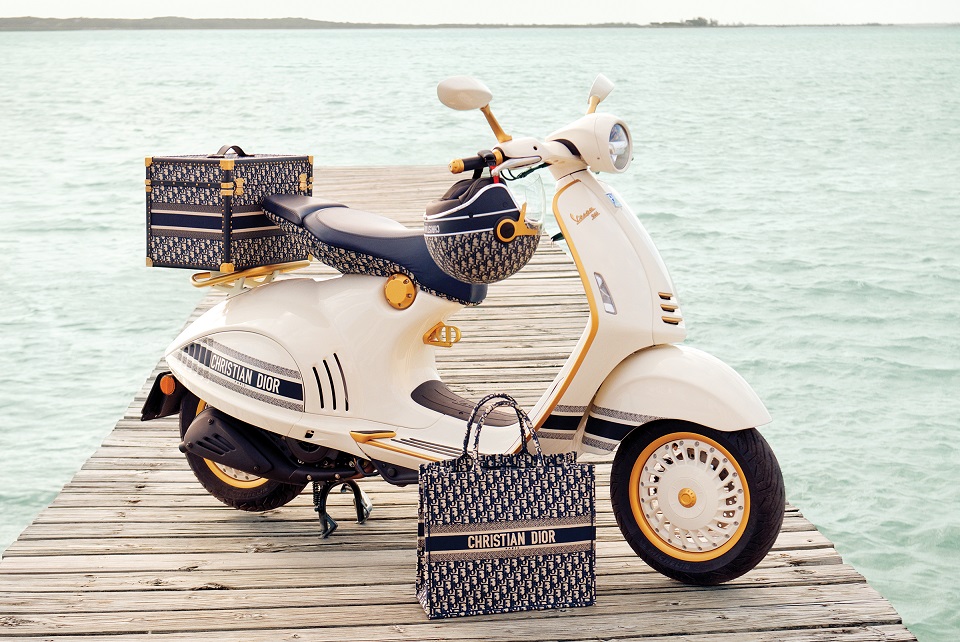 Vespa 946 CHRISTIAN DIOR 2 HR