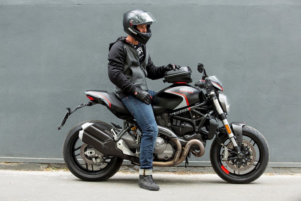DUCATI Downtown C1