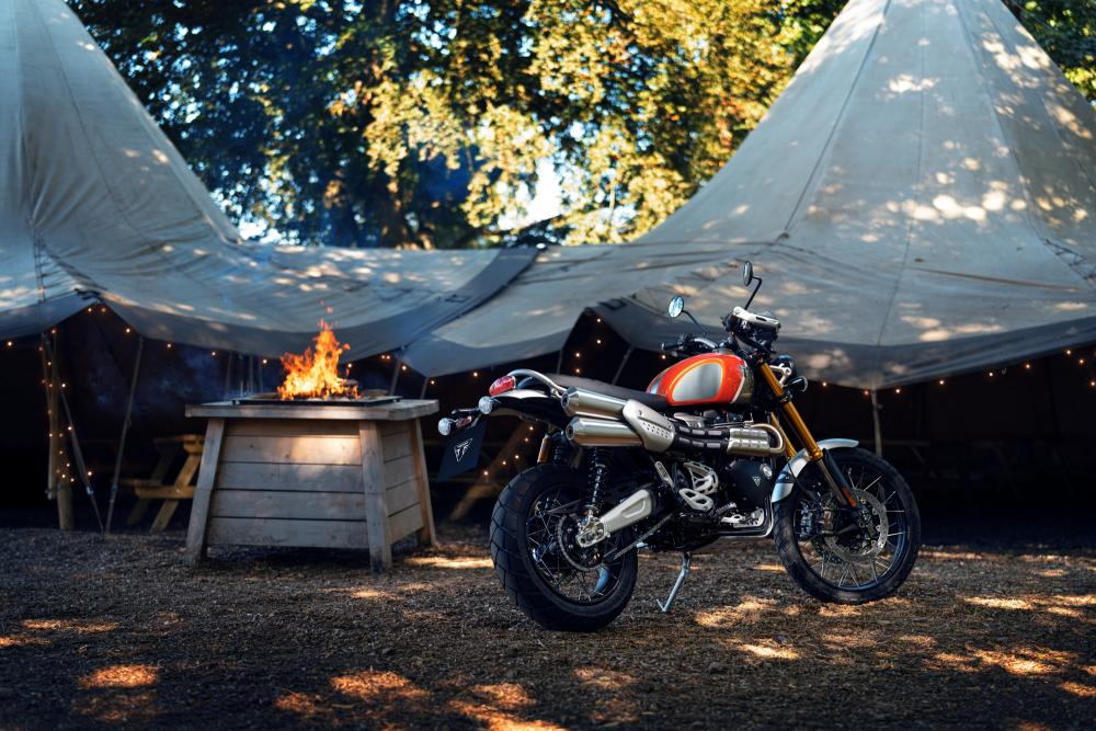 B special edition scrambler 1200 xe gold line 3