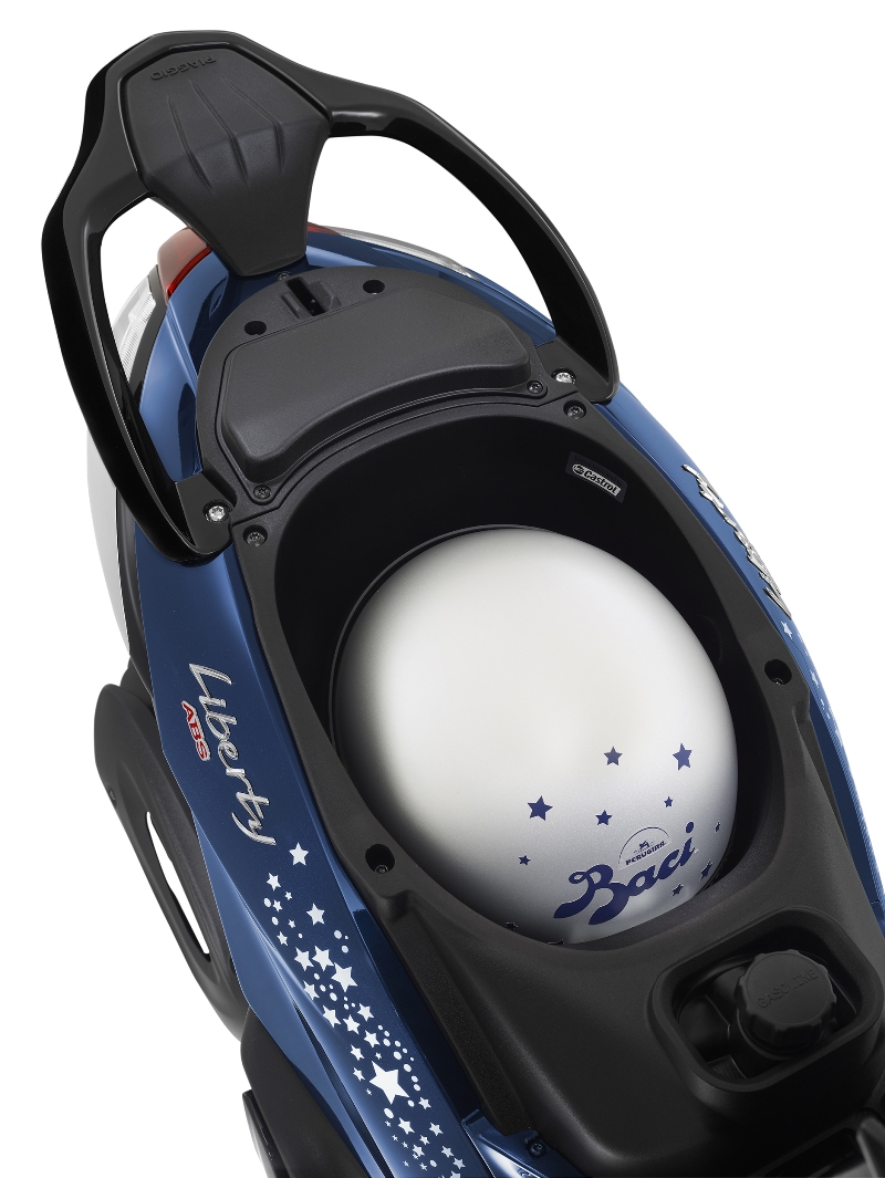 03 casco Piaggio Baci Perugina
