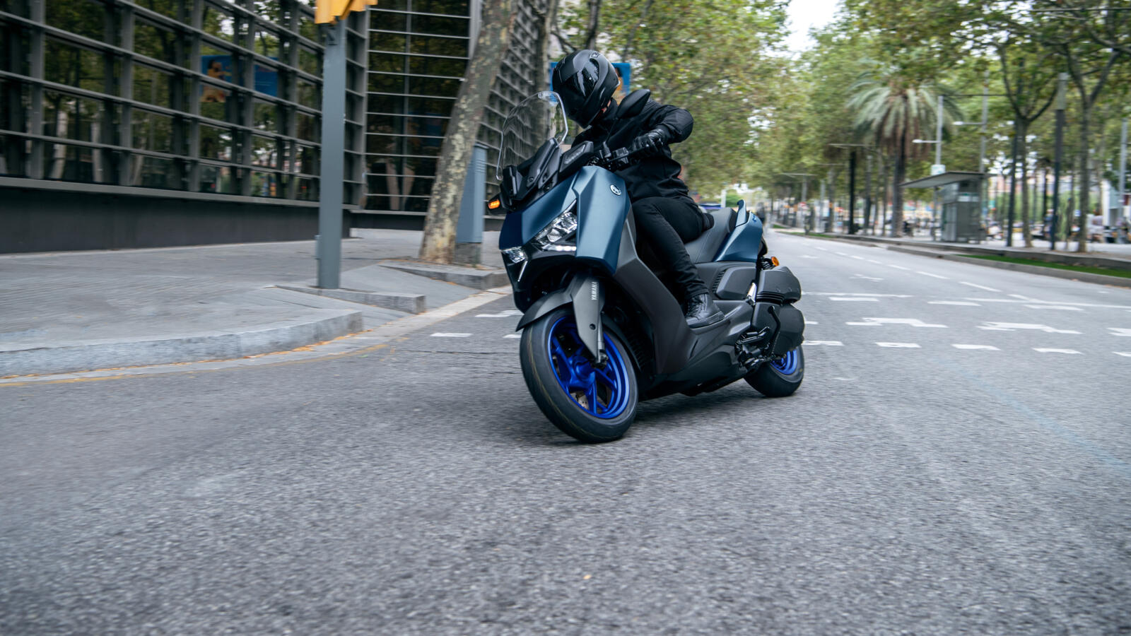 2023 YAM XMAX300 EU MBM3 ACT 003 03 preview