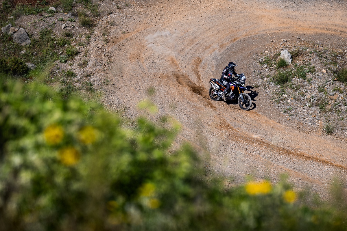apriliatuaregracing bajaaragon preview 2