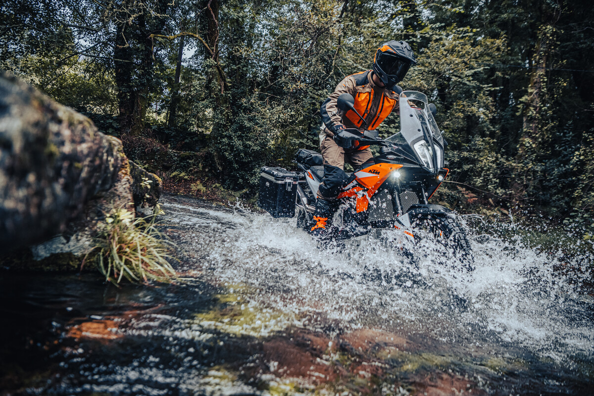480752 MY23 KTM 890 ADVENTURE Action CAT A EU Global