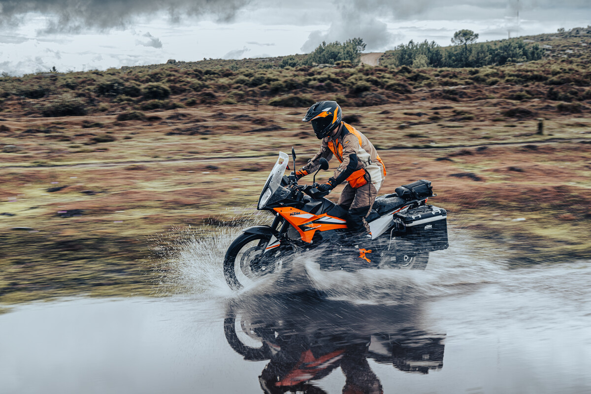 480761 MY23 KTM 890 ADVENTURE Action CAT A EU Global