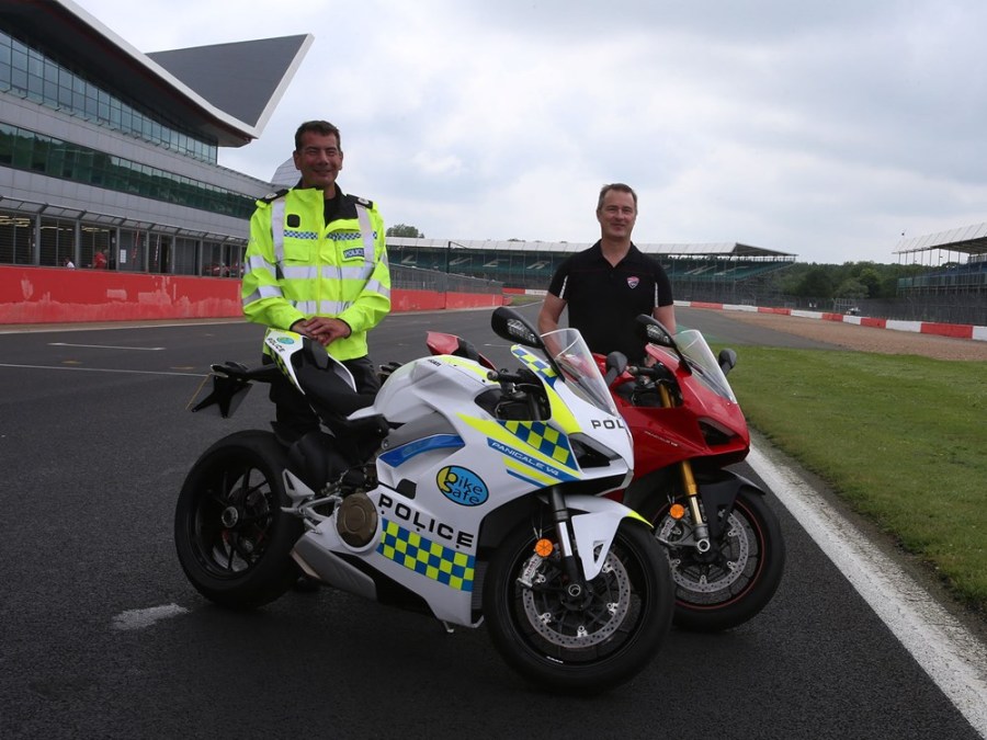 ducati panigale v4 police 2