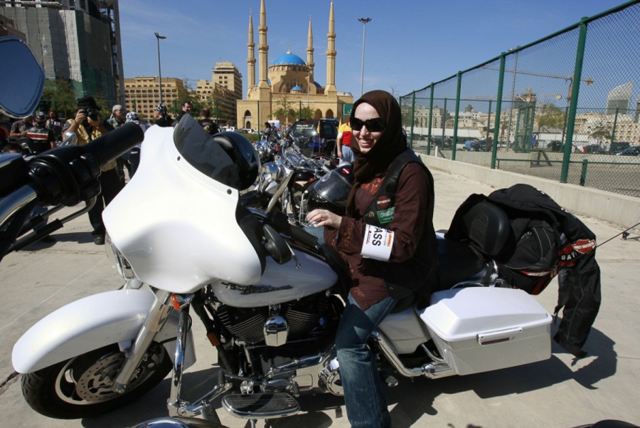 saoudi arabia epitrepei odigisi motosikletas se ginaikes 2