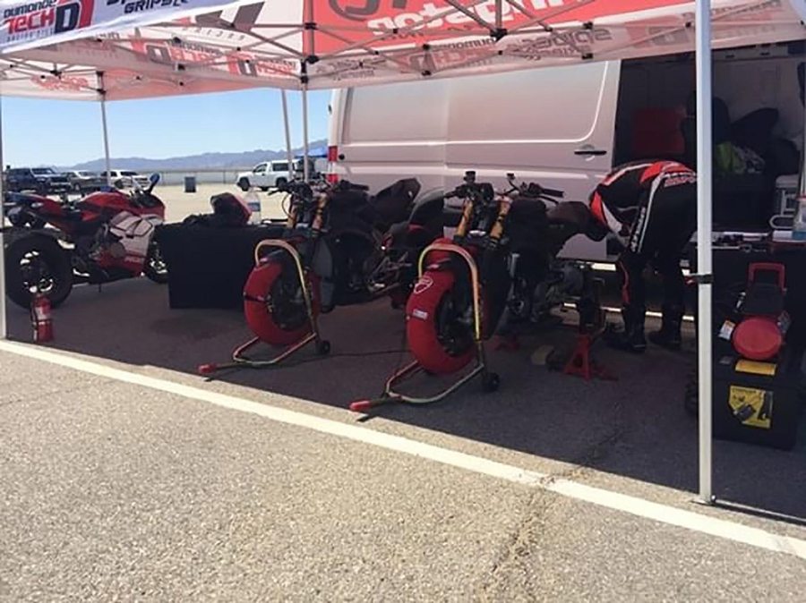 carlin dunne ducati panigale v4 r pikes peak test