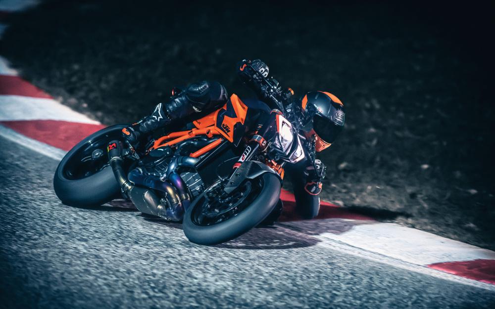 ktm 1290 super duke r 2020 8