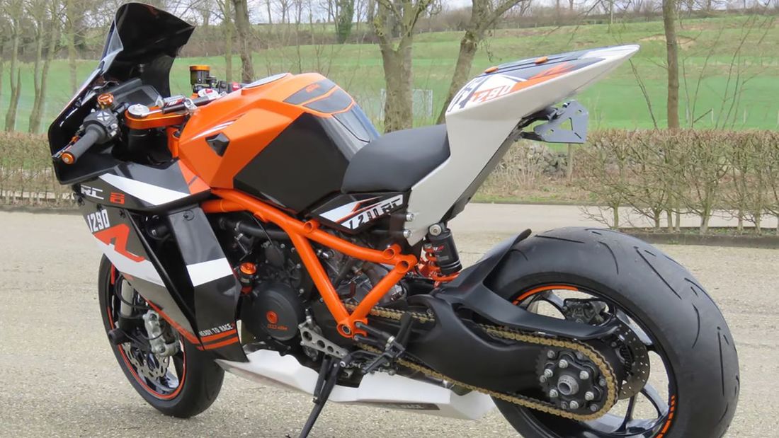 KTM 1290 Super RC8R 2