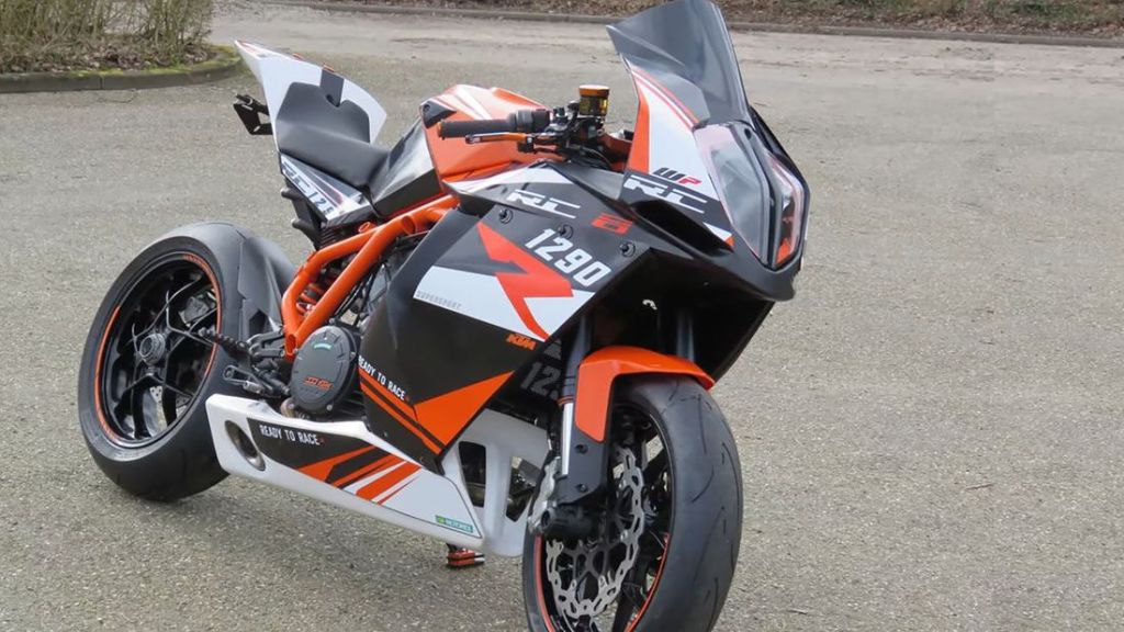 KTM 1290 Super RC8R 5