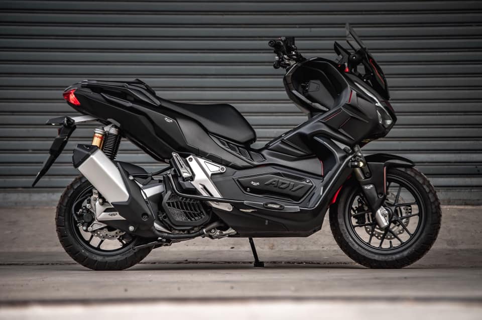 Honda ADV 150 Batman 19