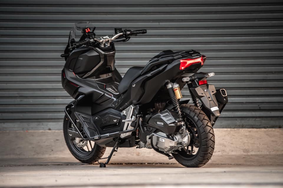 Honda ADV 150 Batman 5