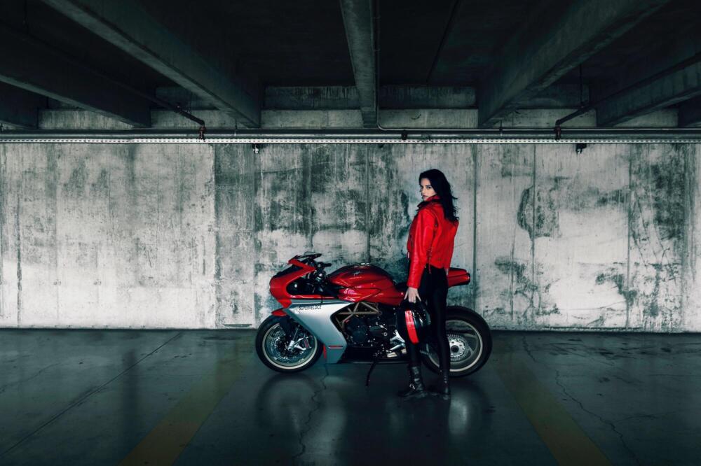 mv agusta superveloce 800 red 3