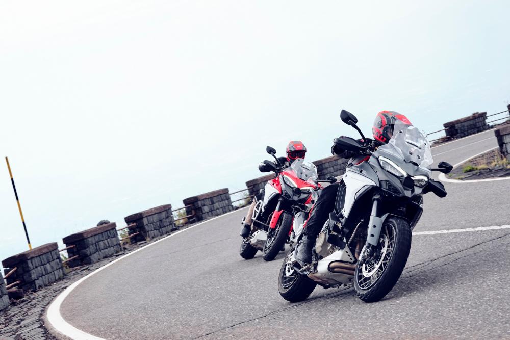 B ducati multistrada v4 01