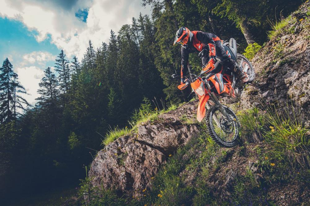 B ktm 690 enduro r 2021 action3