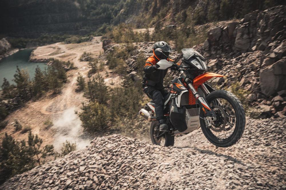 B ktm 890 adventure r action