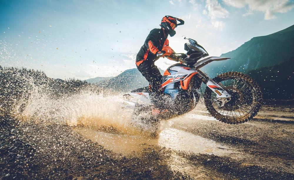 B ktm 890 adventure r rally action