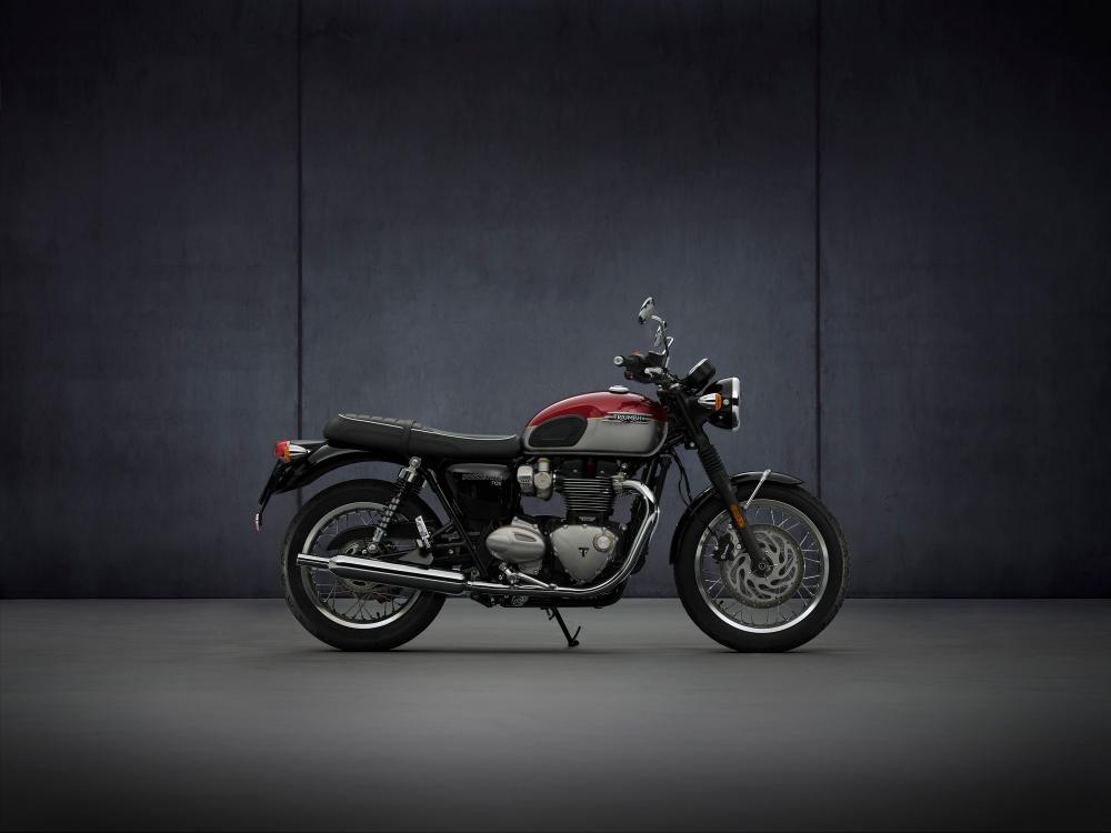 Triumph Bonneville 2021 32