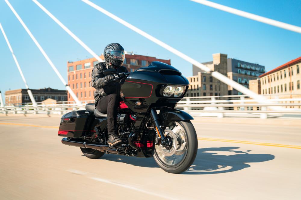 B cvo road glide riding