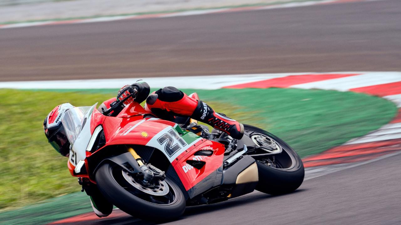 Ducati Panigale V2 Bayliss 12