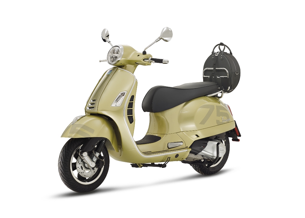 03 Vespa GTS 75th