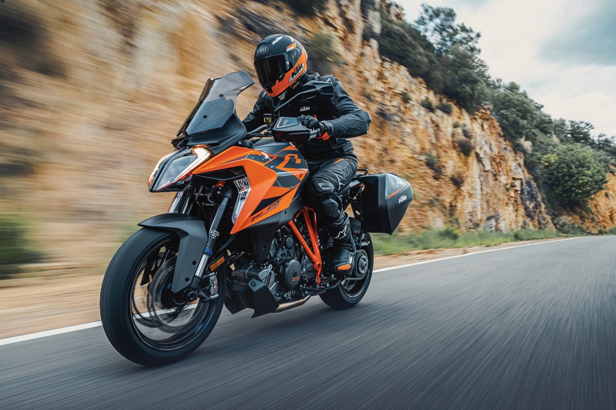 ktm 1290 super duke gt 2022 1