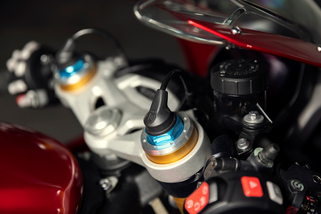 Speed Triple 1200 RR MY22 Detail 11 ML