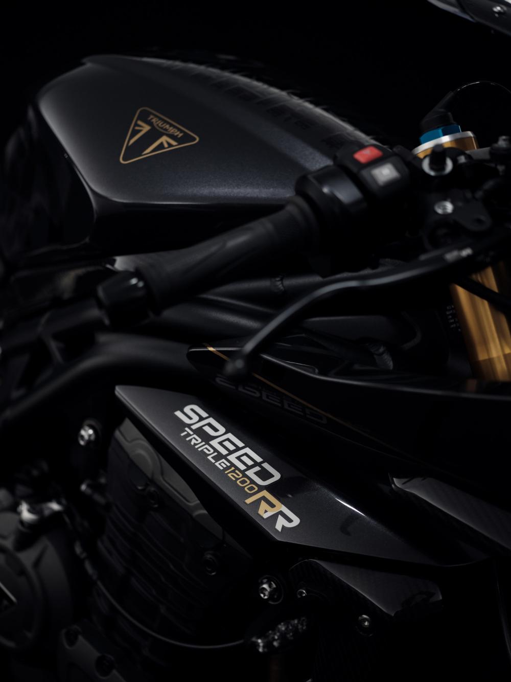 Triumph Speed Triple RR Bond Edition 2023 9