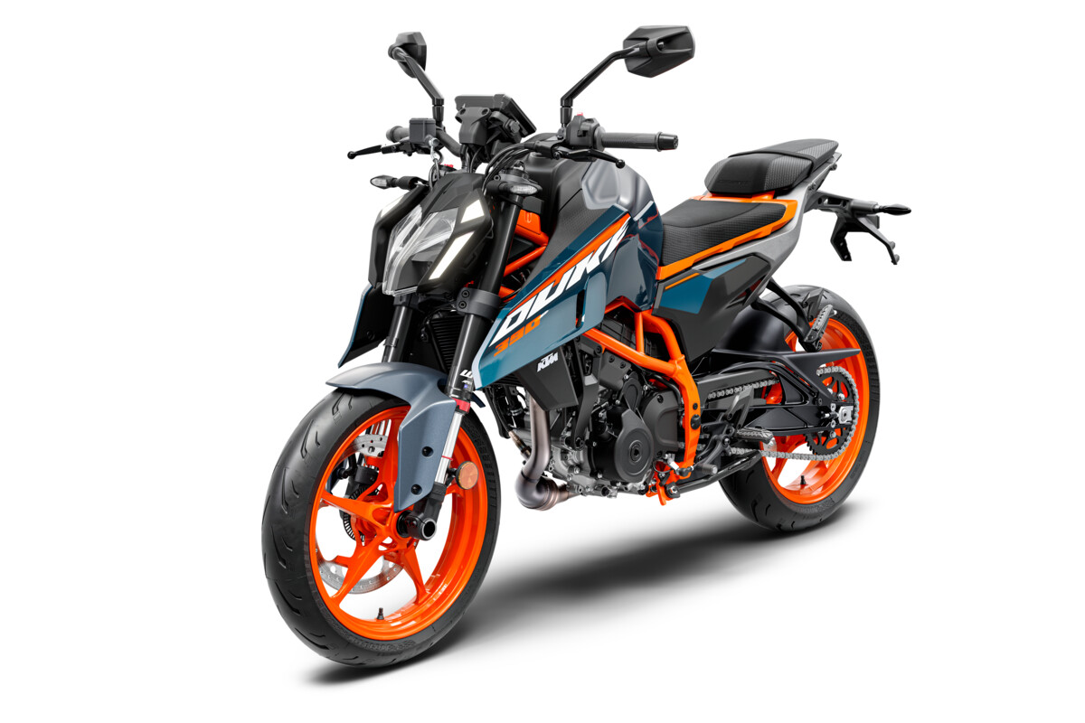 542069 MY24 KTM 390 DUKE Studio Front Left 04 STUDIO GLOBAL EUROPE