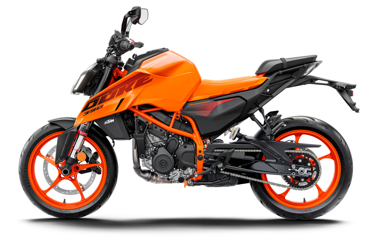 MY24 KTM 390 DUKE Studio Front Right 04 STUDIO GLOBAL EUROPE 5