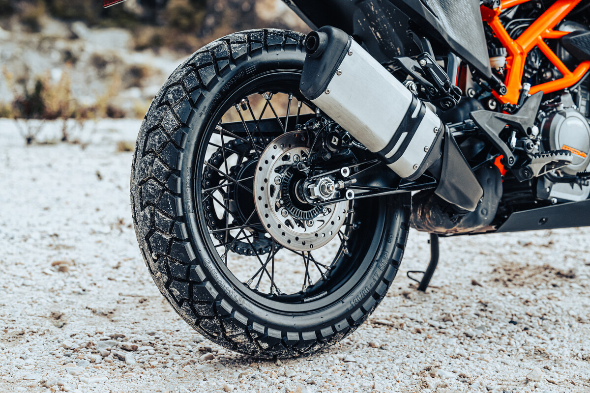 491733 MY23 KTM 390 ADVENTURE Spoke Wheels Details CAT B IMAGES EU Global