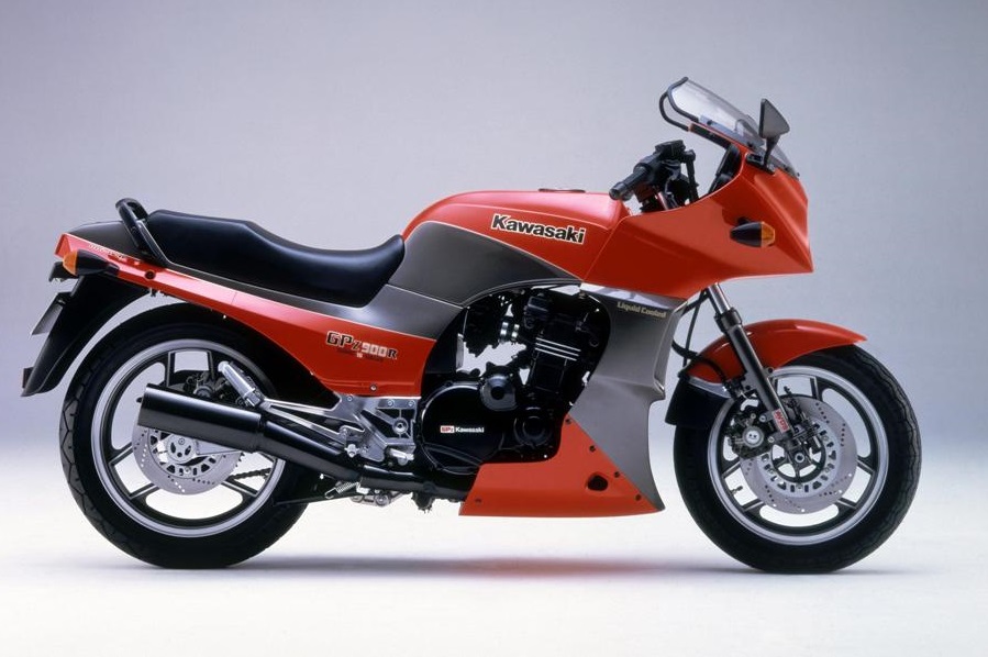 Kawasaki GPZ900R 1