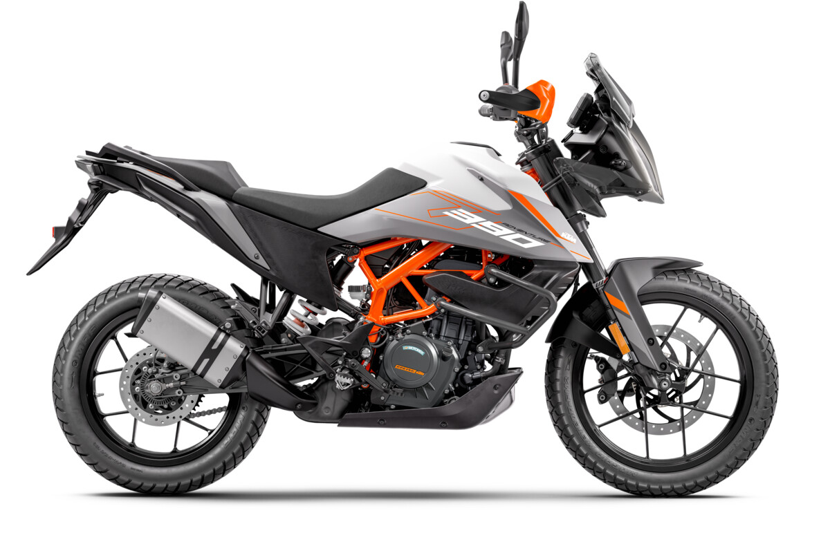 556935 MY24 KTM Adventure 390 India WHITE 90 Right INDIA