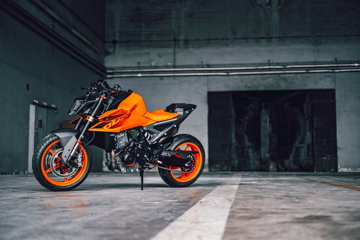 MY24 KTM 990 DUKE 6