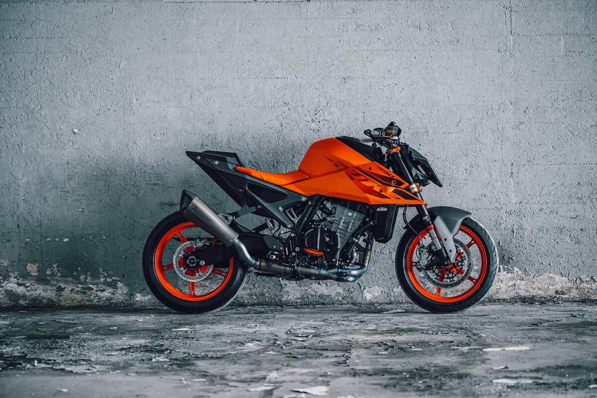 MY24 KTM 990 DUKE 7