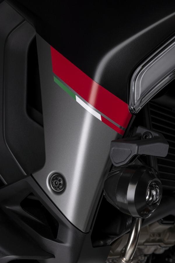 MY24 Ducati Multistrada V4s Grand Tour 028 UC549501 High