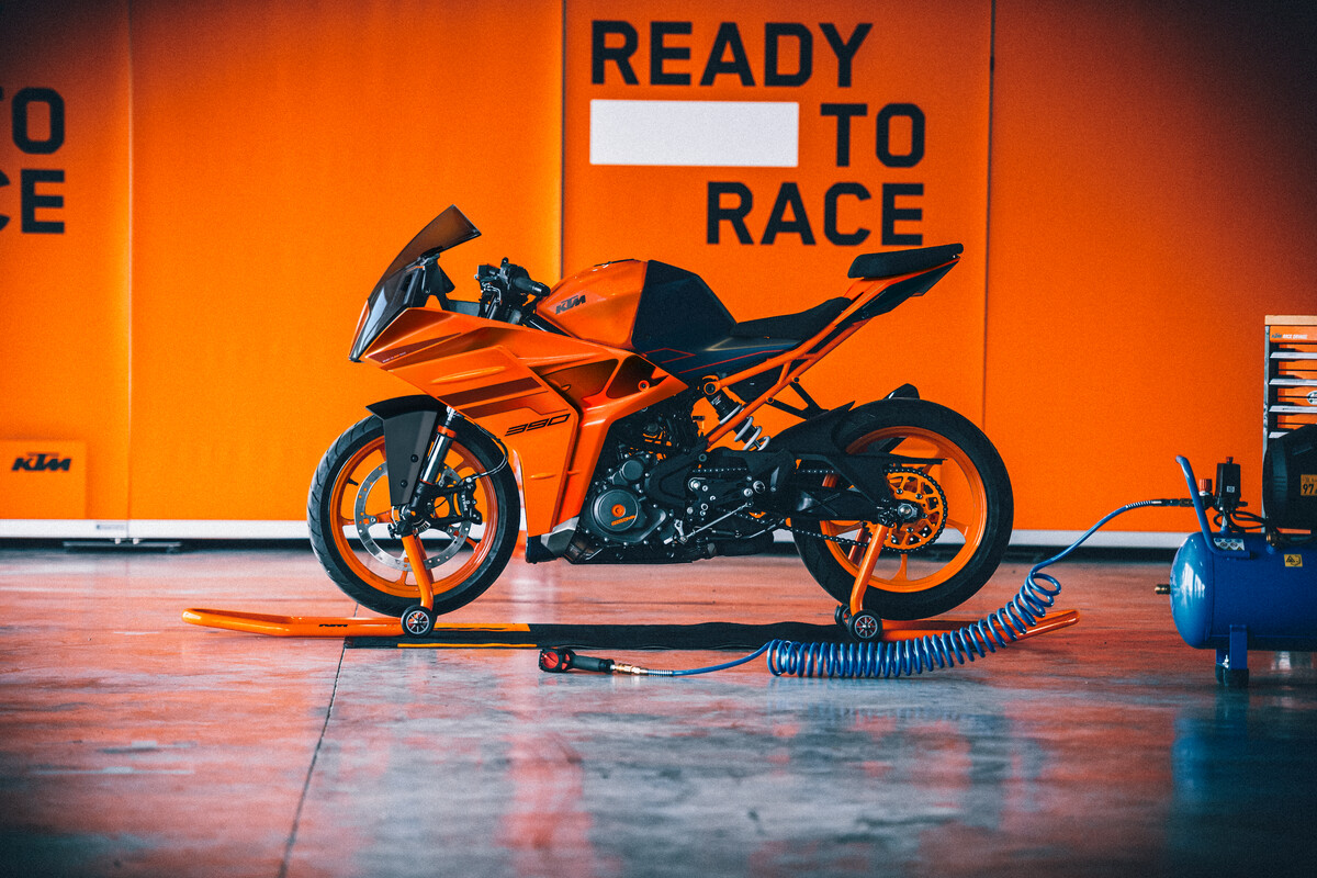 571610 MY24 KTM RC 390 STATIC MY24 Static MY24 KTM RC 390 STATIC