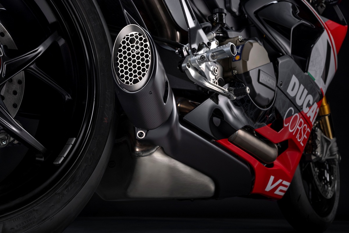 MY25 DUCATI PANIGALE V2 SUPERQUADRO FE 33 UC659768 Mid