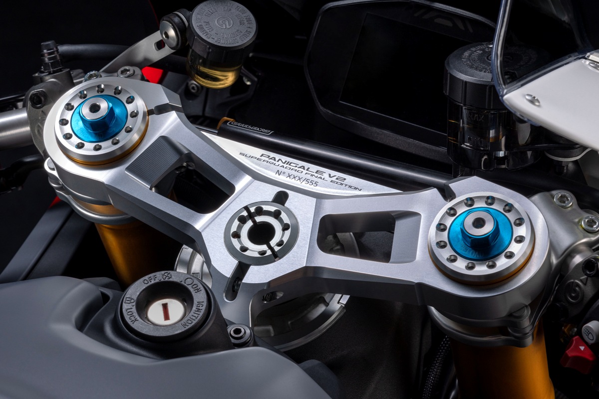 MY25 DUCATI PANIGALE V2 SUPERQUADRO FE 5 UC659710 Mid