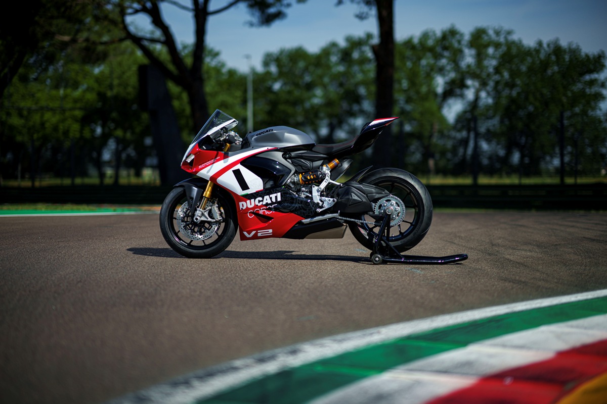MY25 DUCATI PANIGALE V2 SUPERQUADRO FE 69 UC659837 Mid