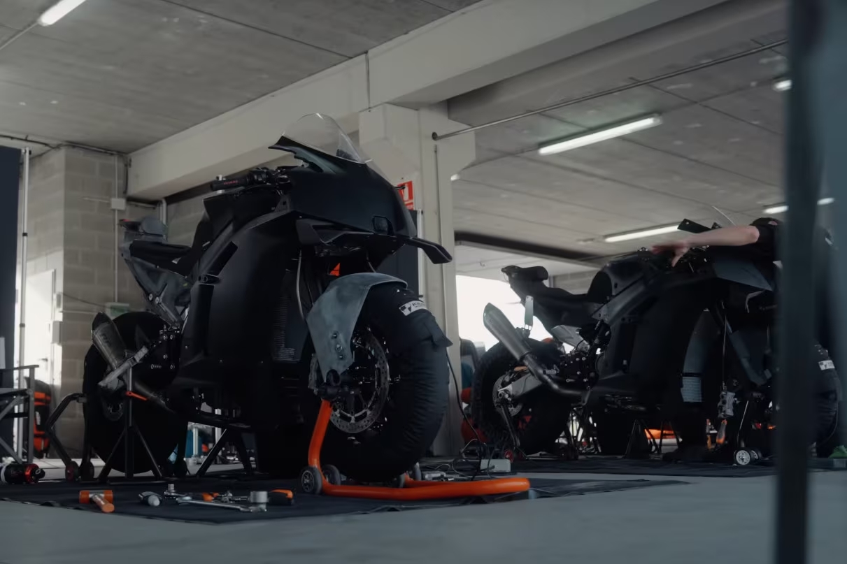 KTM 990 RC R spy 3