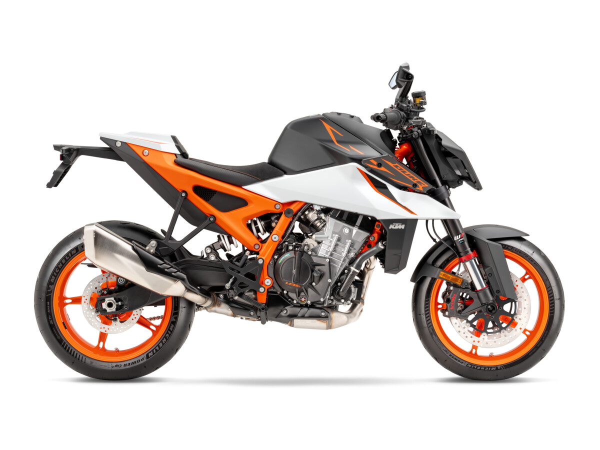 650249 MY25 KTM 990 DUKE R STUDIO EU SPEC Studio 03 STUDIO IMAGES STUDIO EU GLOBAL