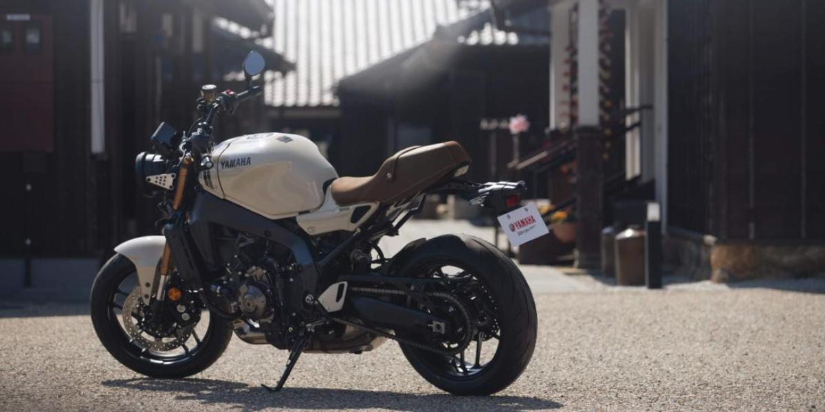 yamaha xsr900 2025 ceramic ivory white 8
