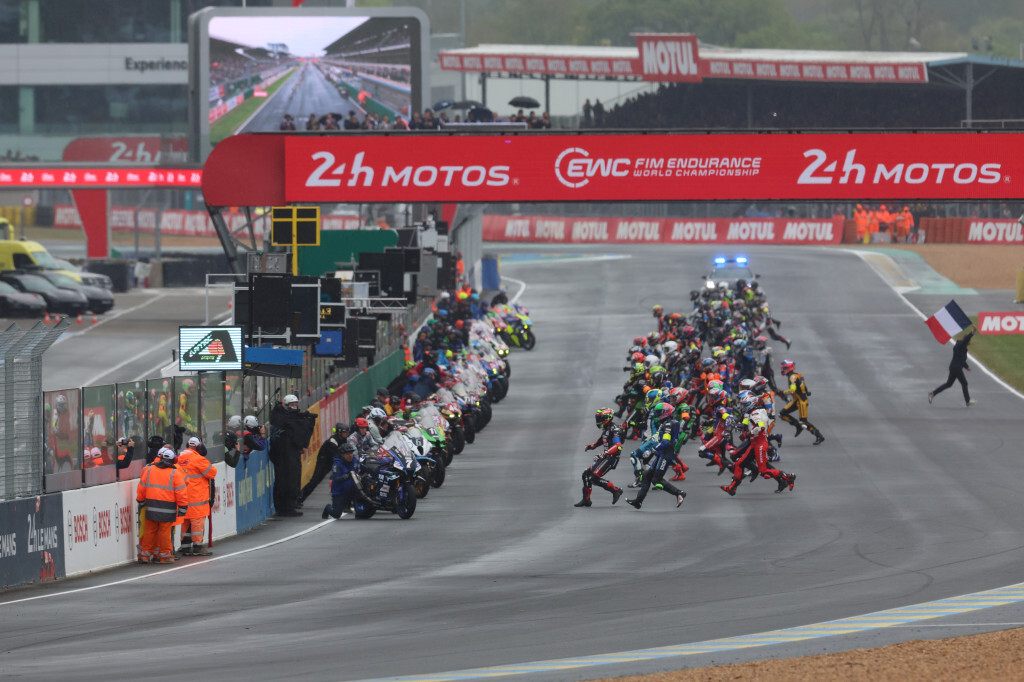 116454Fim Ewc 24H Motos 2025 Start large