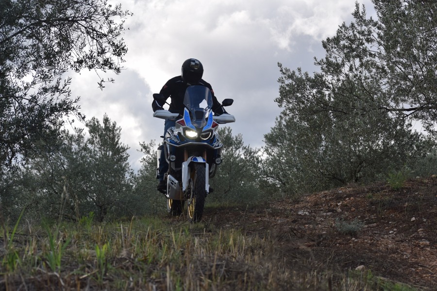 honda africa twin adventure sports dct action 1