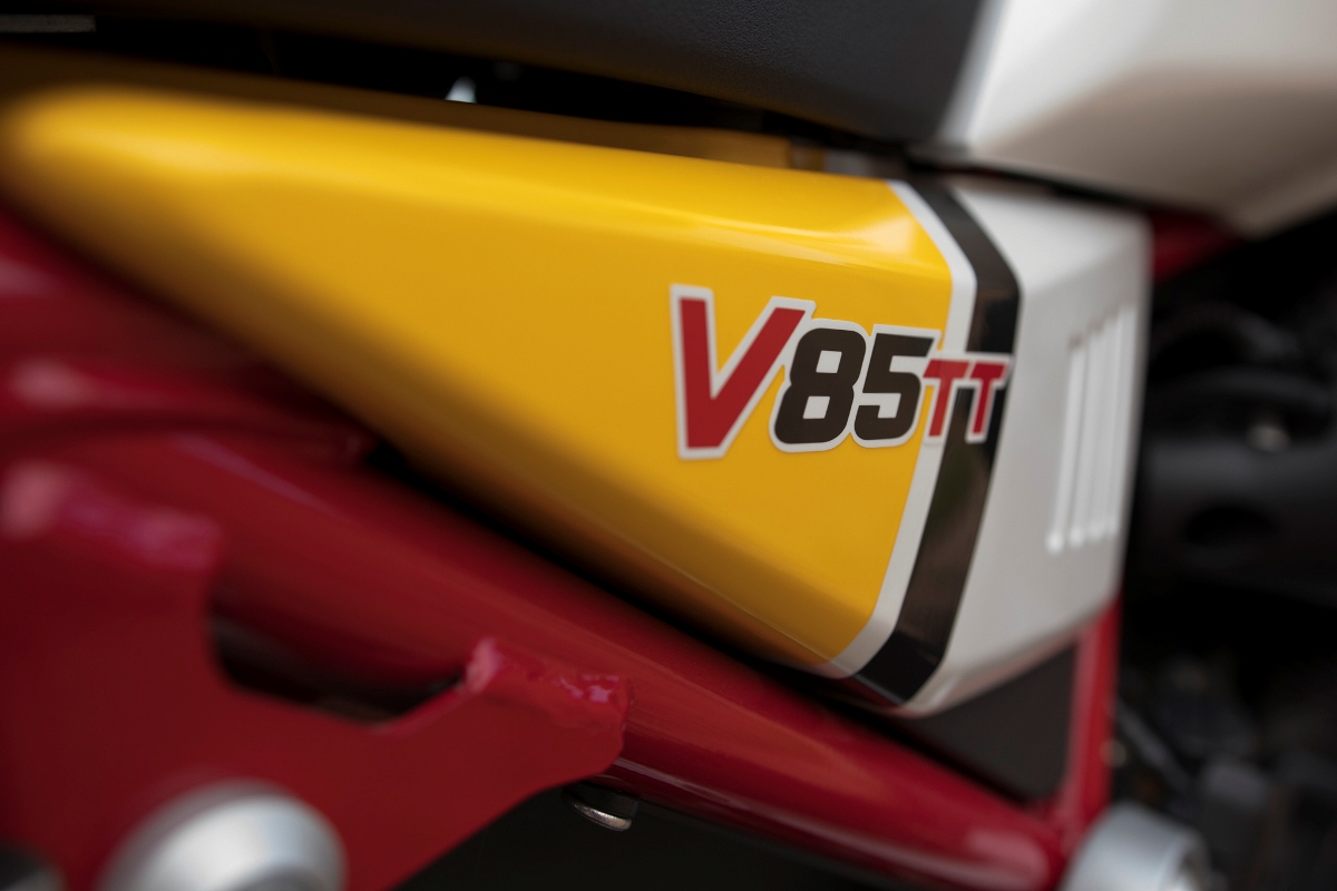 MotoGuzziV85TT details 9