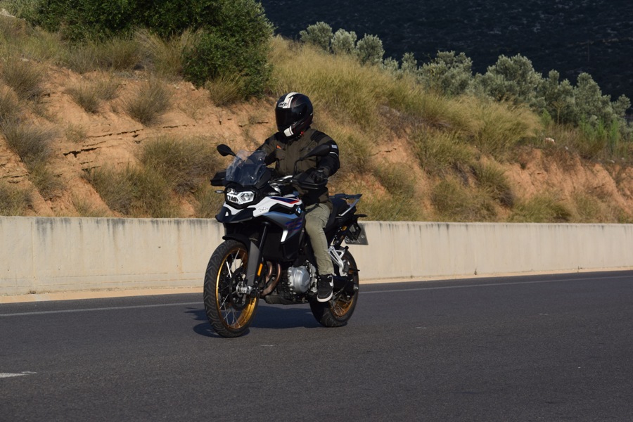bmw f850gs action 2